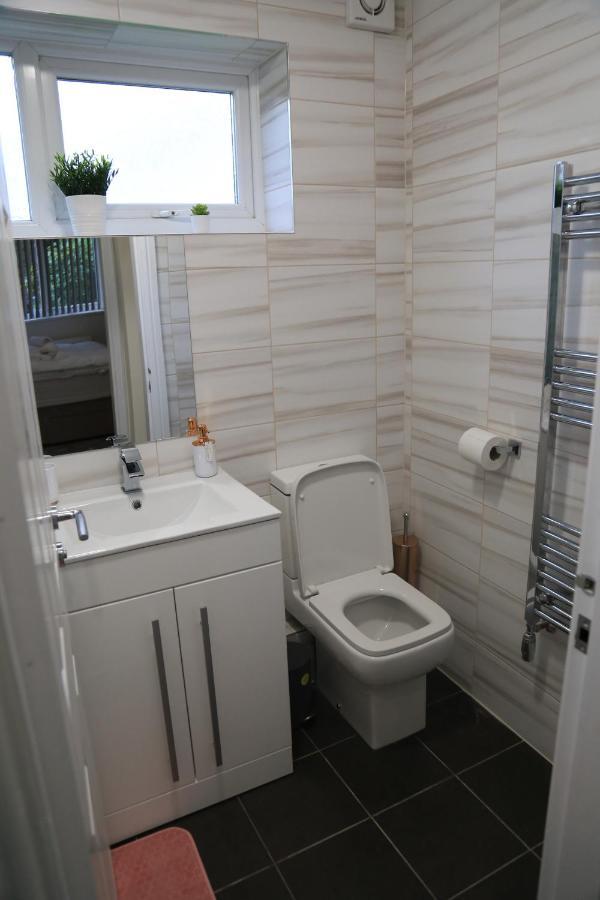 Gorgeous Ground Floor Apartment + Free Parking مانشستر المظهر الخارجي الصورة